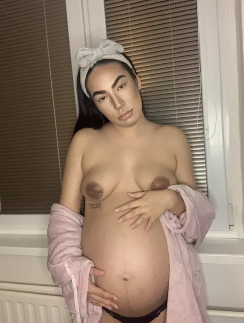 Say hi if you Wanna oil that belly😈