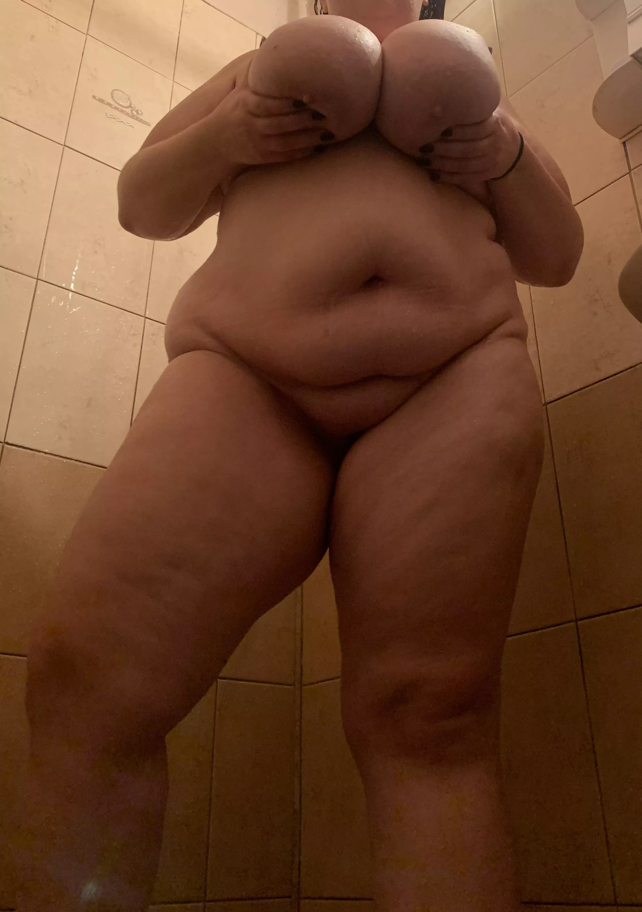 Say yes if you would let a fat girl ride your cock