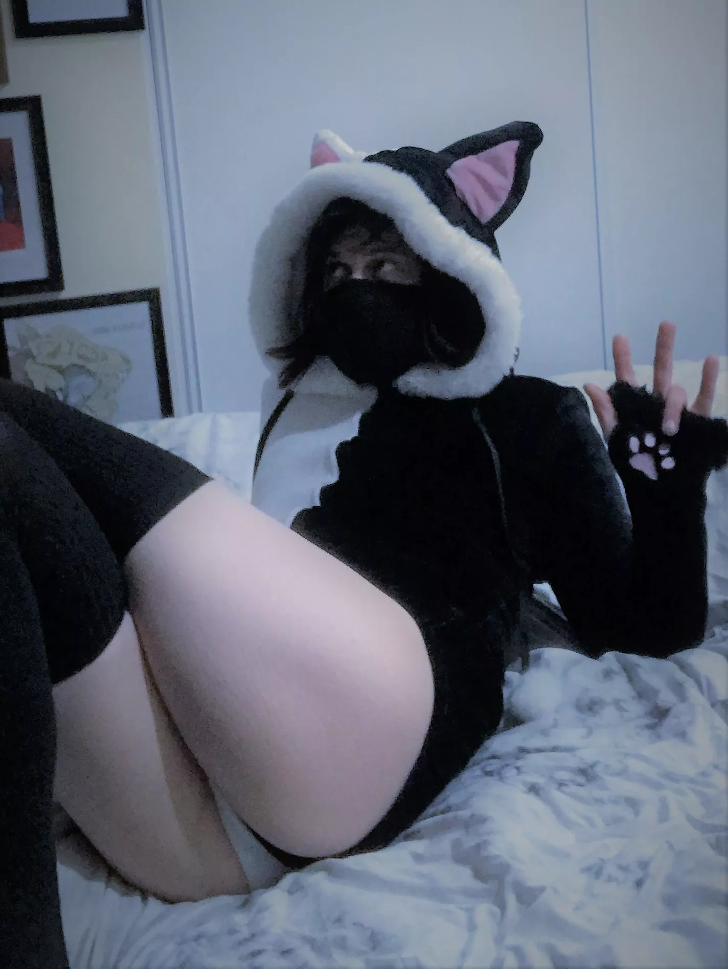 submissive kitty says hello :3