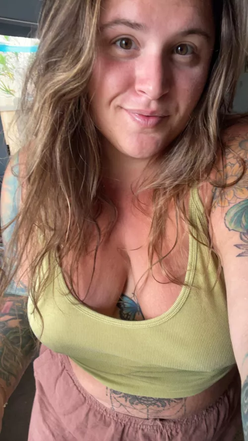 tatted bbw milf stoner with a flirtatious soul