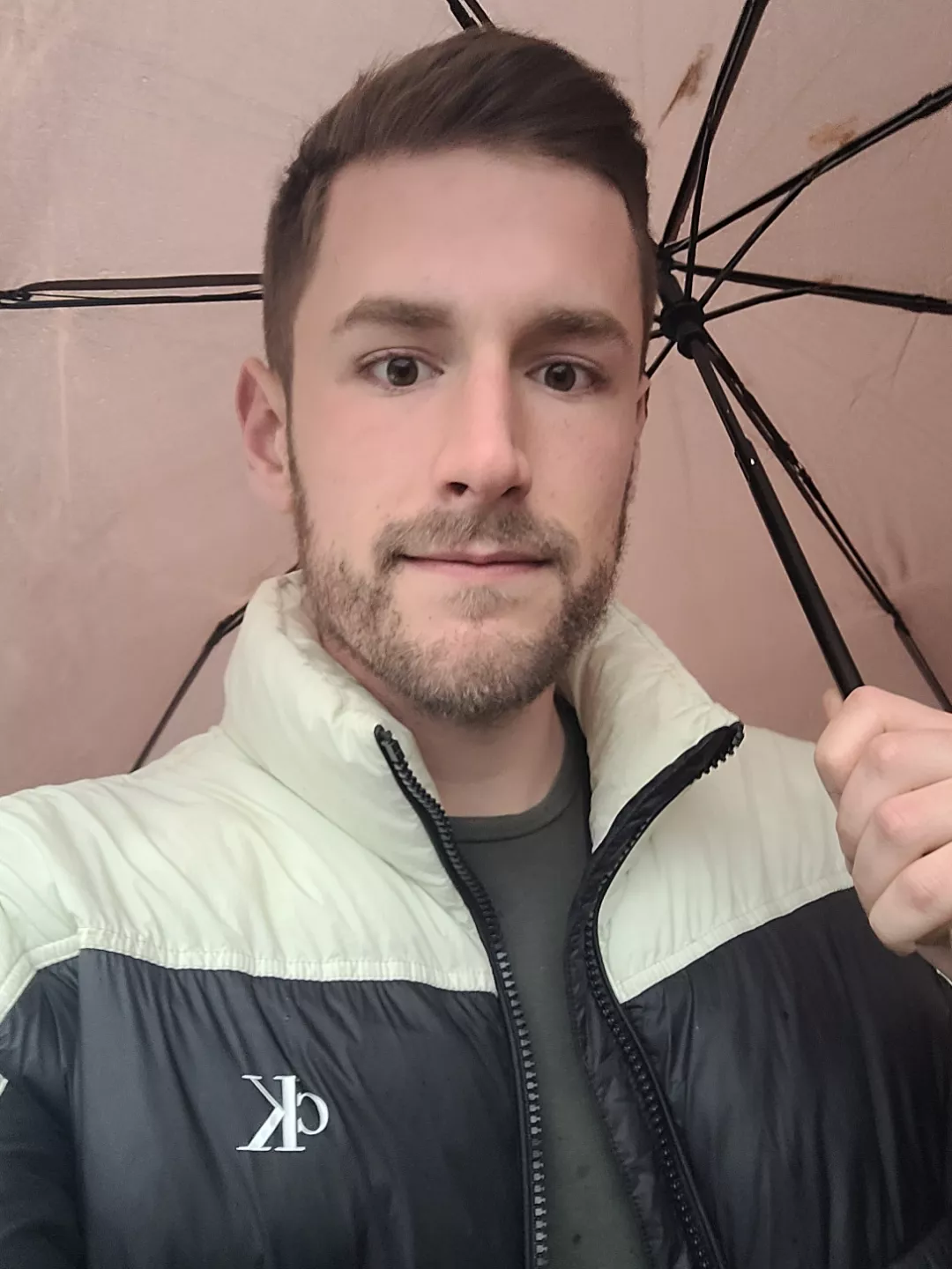 The dank British winter is already killing me. Longing for some man-on-man snuggles to warm me up🥰