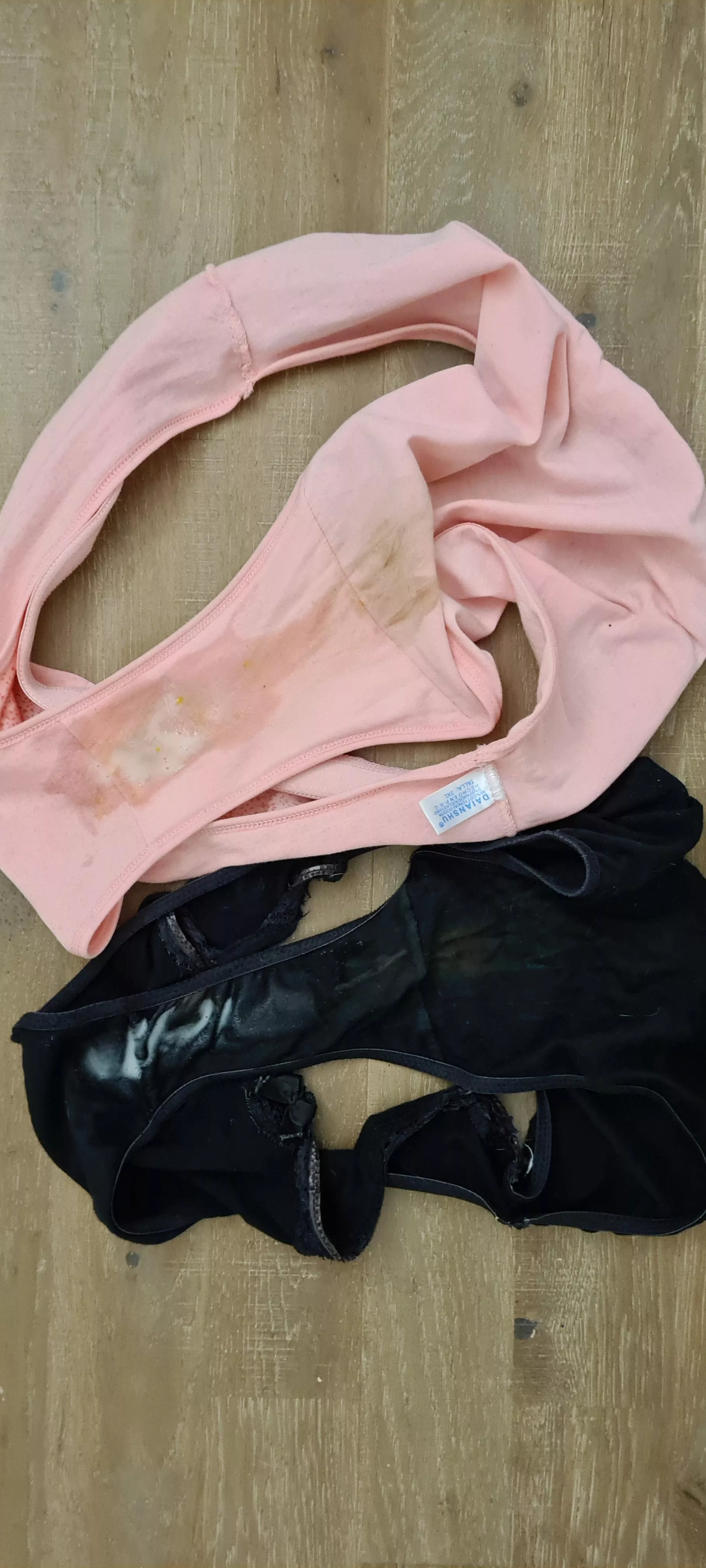 Twin sisters! Which one you prefer?