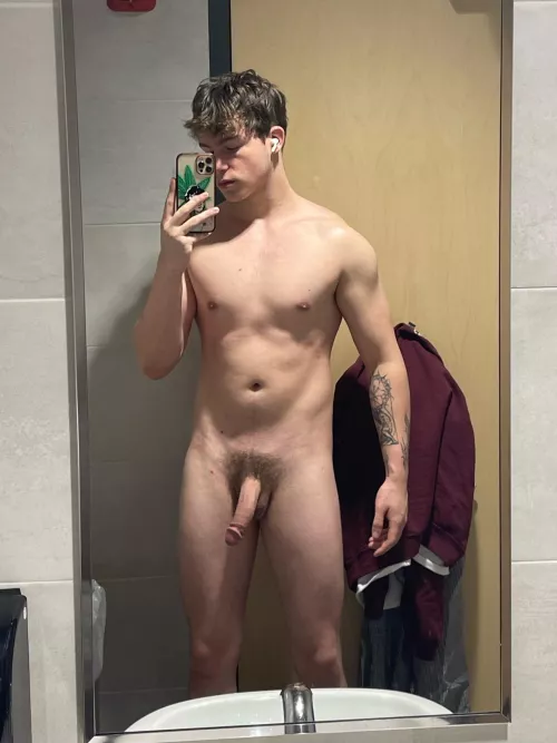 Who wants to fuck before class;)