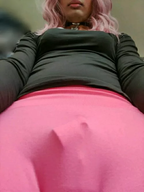 Wish I had some cock over my lips 👄 and really tits on me 🥺. P.S: Spot the cage