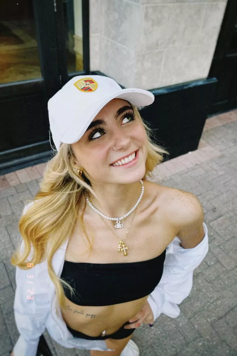 your fuck doll loves to suck