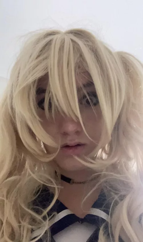 18 y/o virgin looking to get railed by trans queens