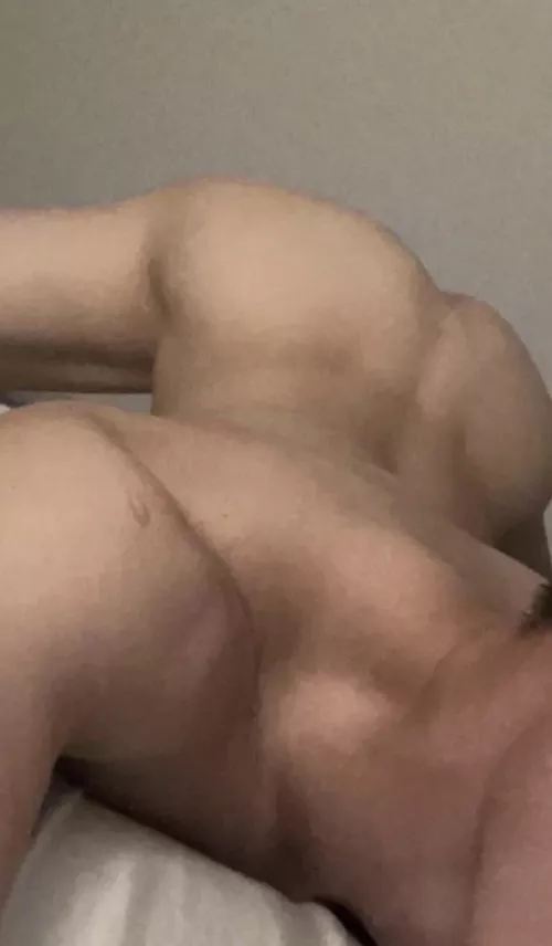 19 tiny bottom, big dicks masculine man add my snap fallengio ;) 🥹