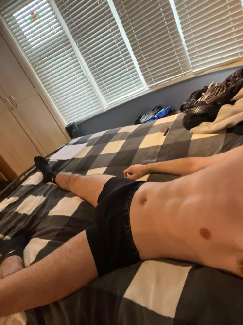 22 m uk. Sc: james_shaw26682