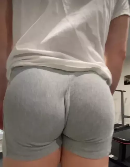 [24] Who’s into peaches? 🍑