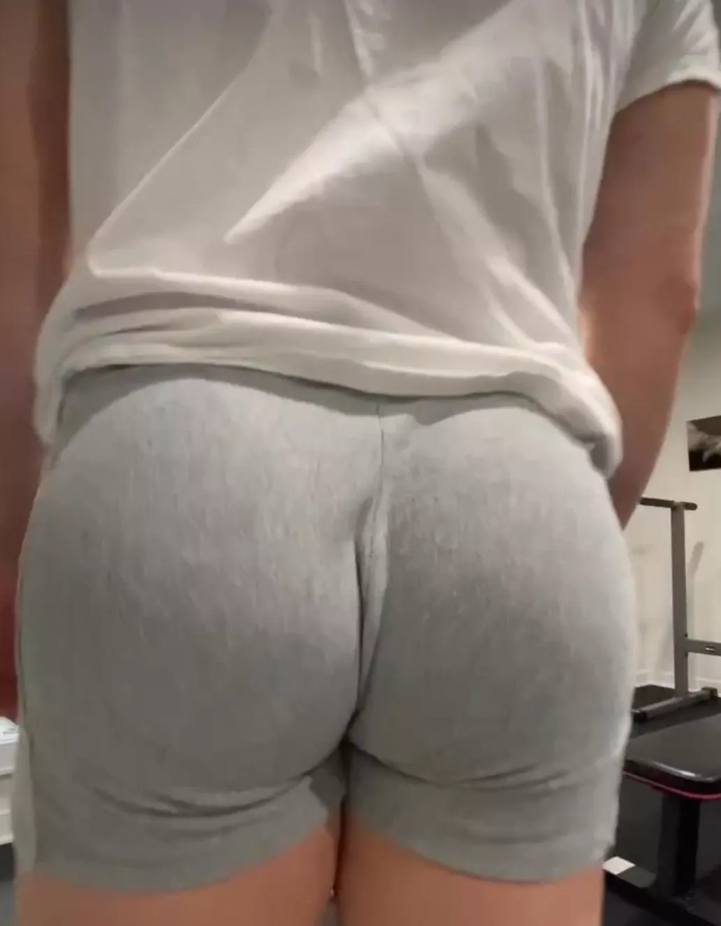 [24] Who’s into peaches? 🍑