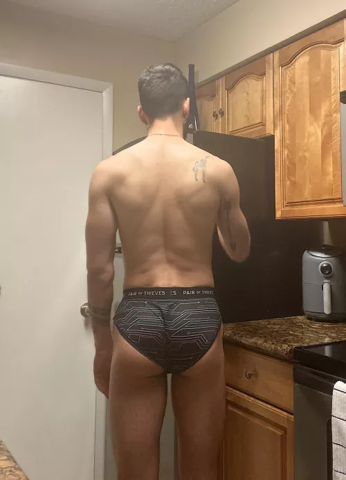 6’2” with a nice ass