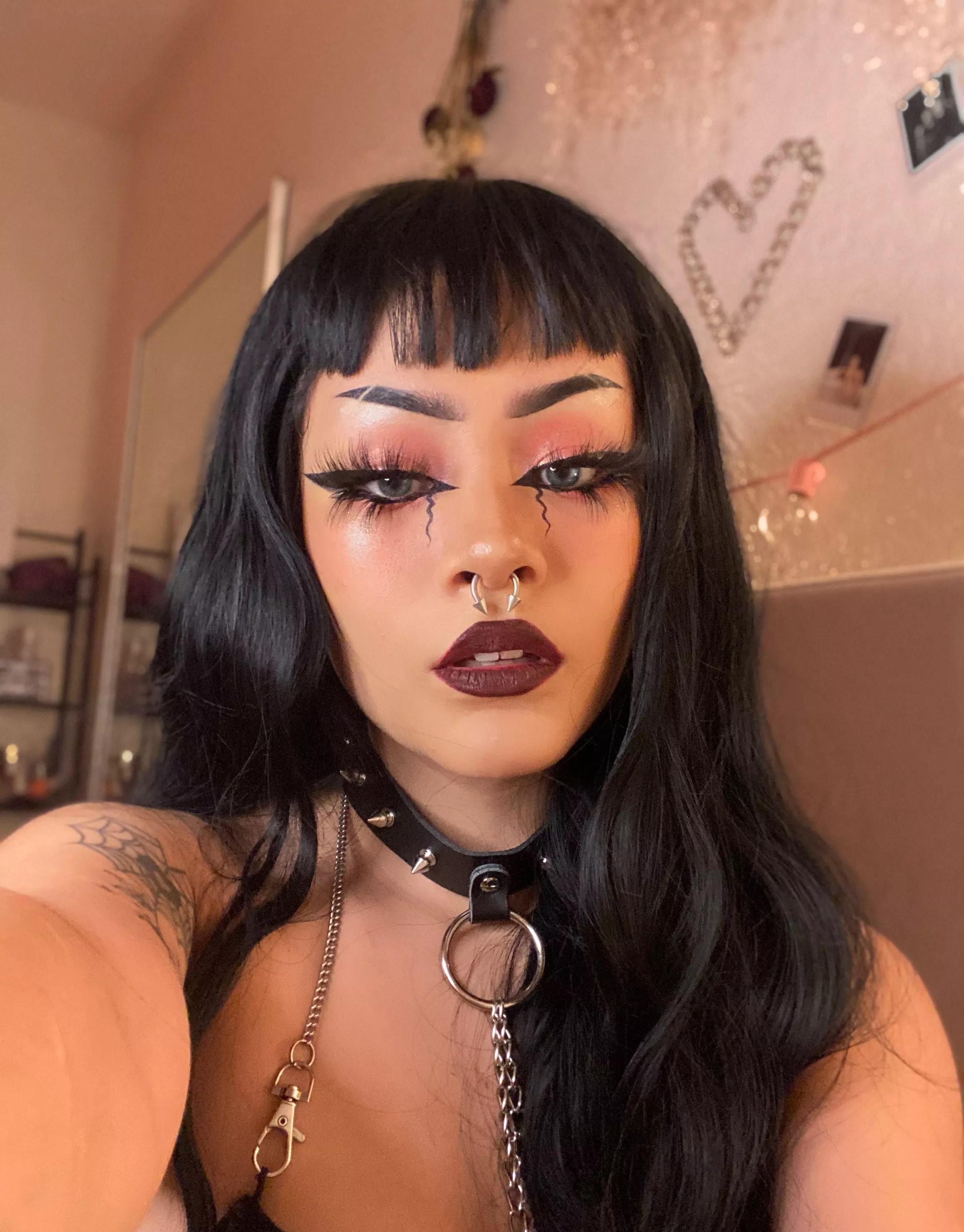 are you into kinky goths? 😈🖤