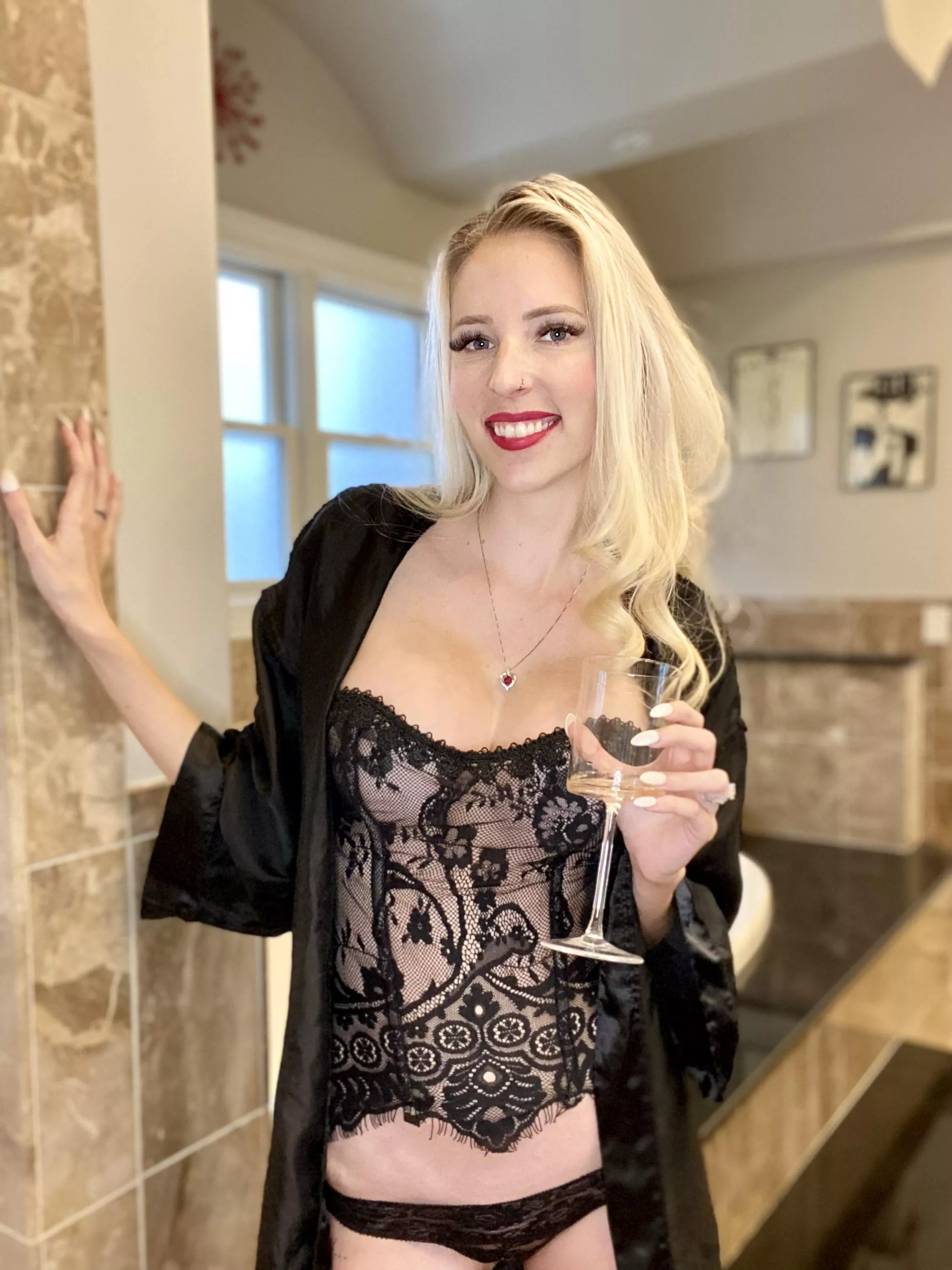 Do older guys like girls that are fun sized too … I am 93lbs and ready to play :-)