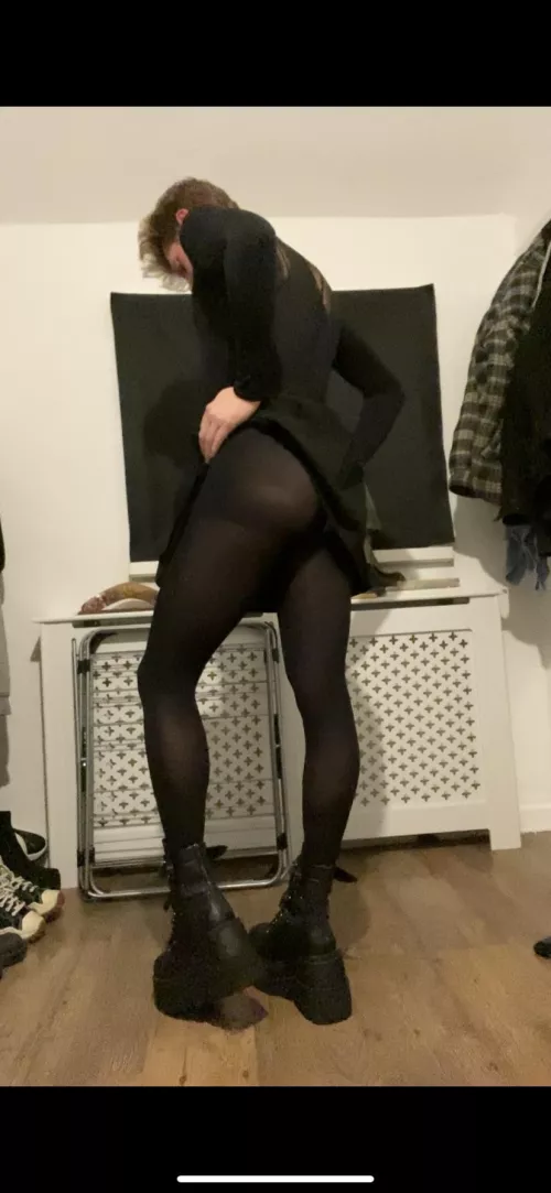 Don’t you hate it when skirts get stuck in your tights?