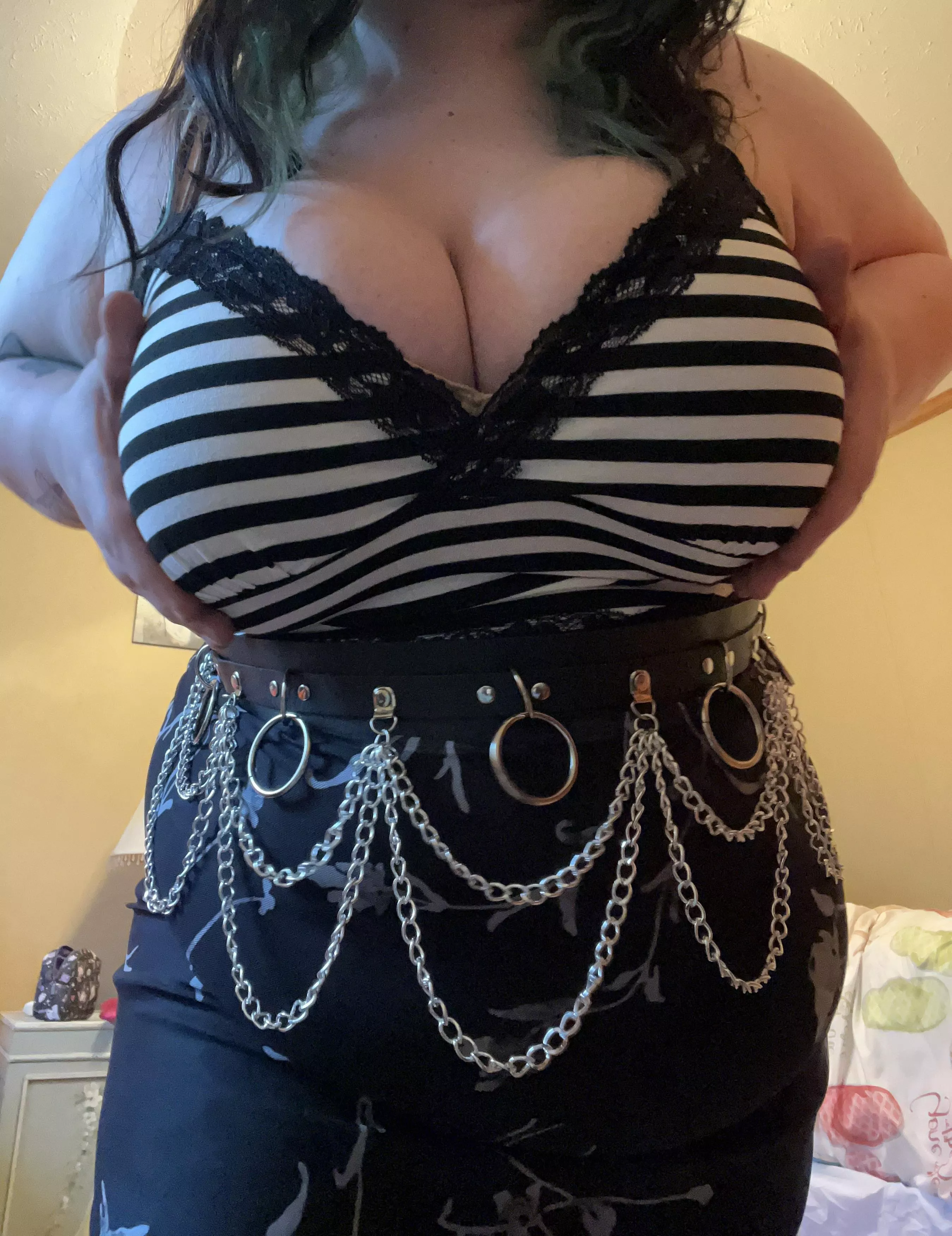 fav outfit everrrr. ur face goes here btw :)