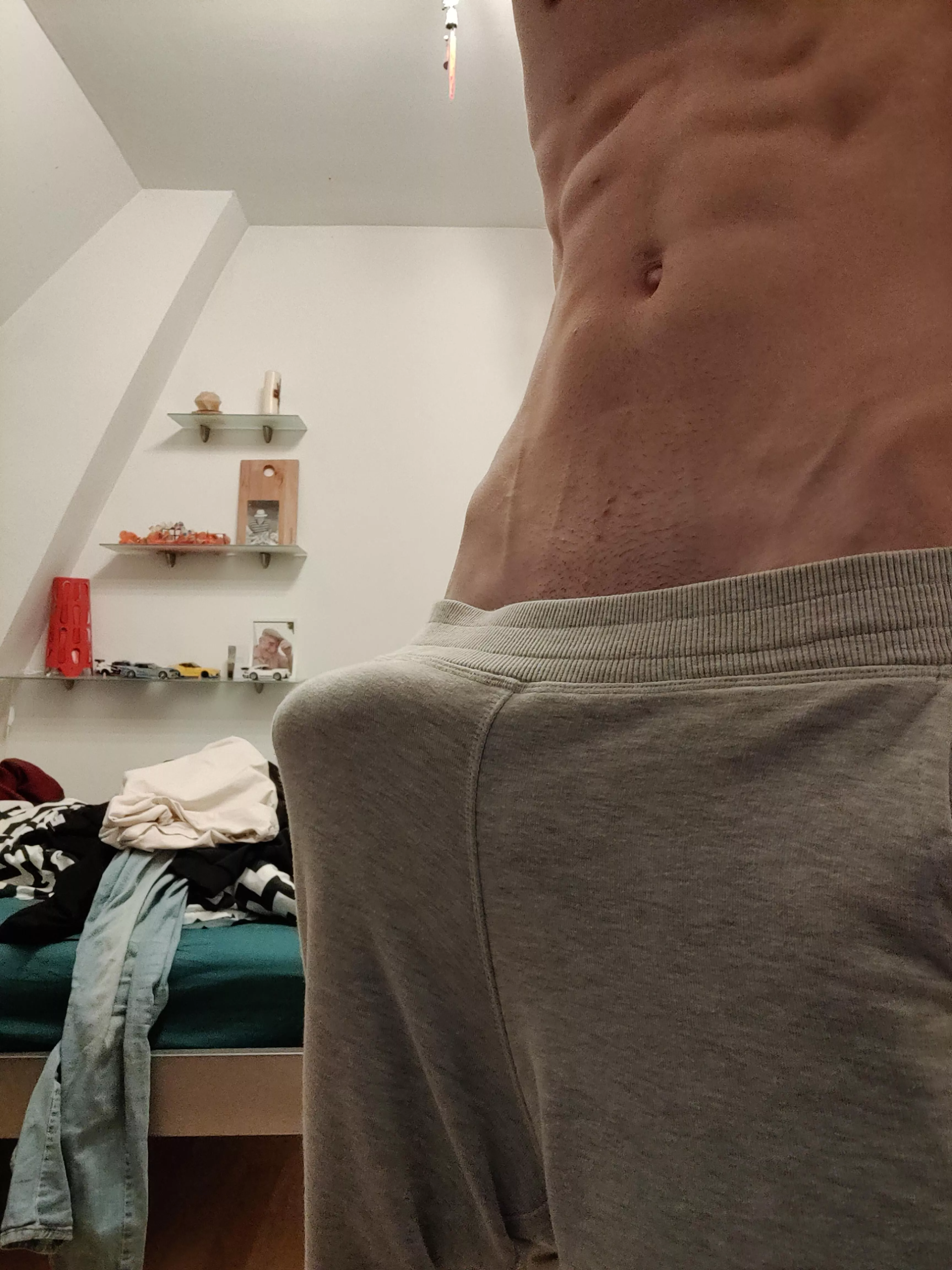 Grey sweatpants season? 😌