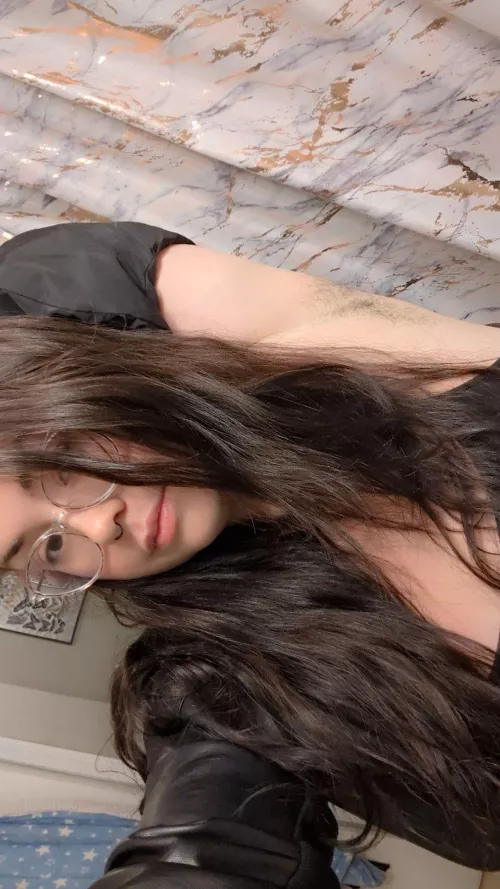 Hairy pits and leather jackets 😏🖤