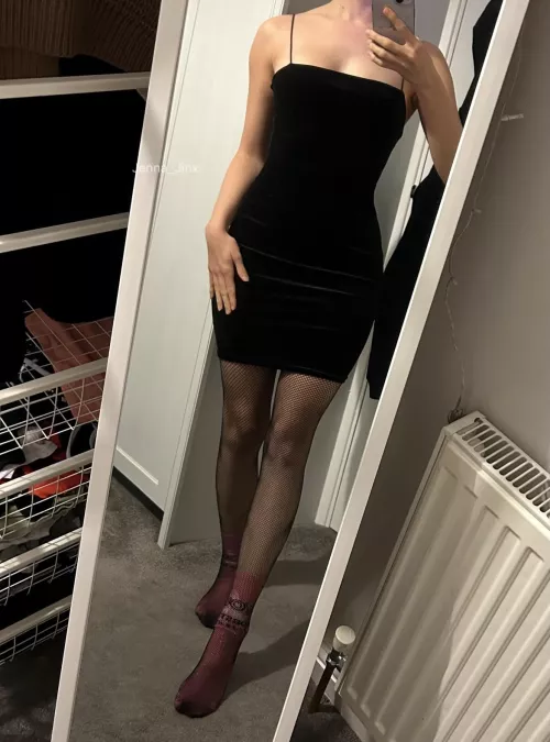 Happy Friday! Kiss my petite body? OC