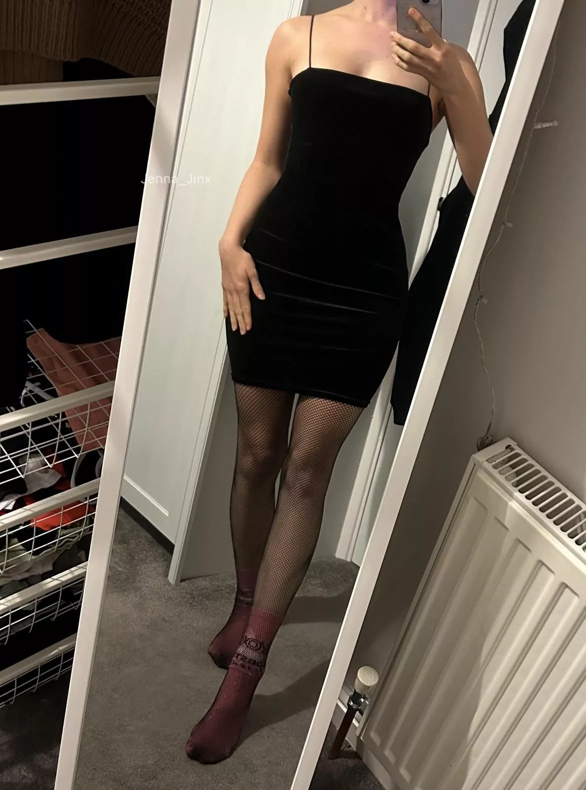 Happy Friday! Kiss my petite body? OC