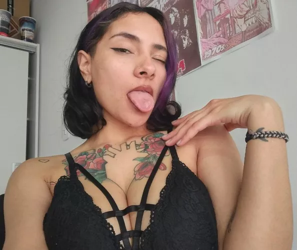 How d you feel about my tattooed boobs