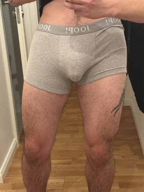 i am your new straight roommate