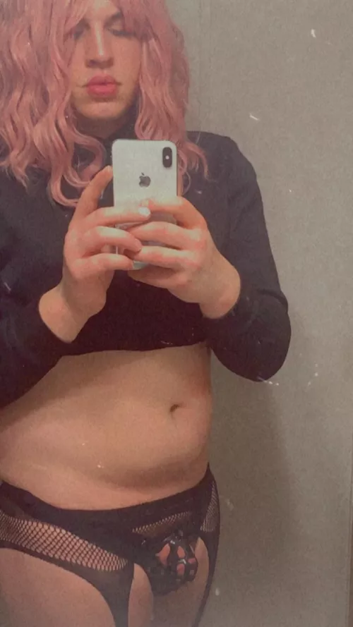 I’m so horny but my gf has the key and is out of town