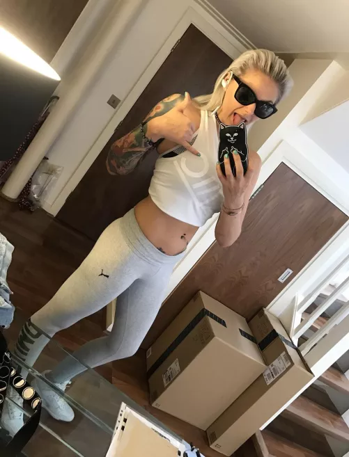 It's a crop top kinda day