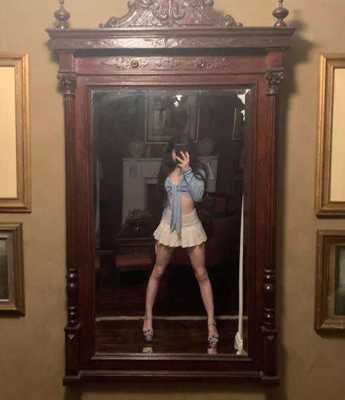 lie down so i can stand over your face 18f