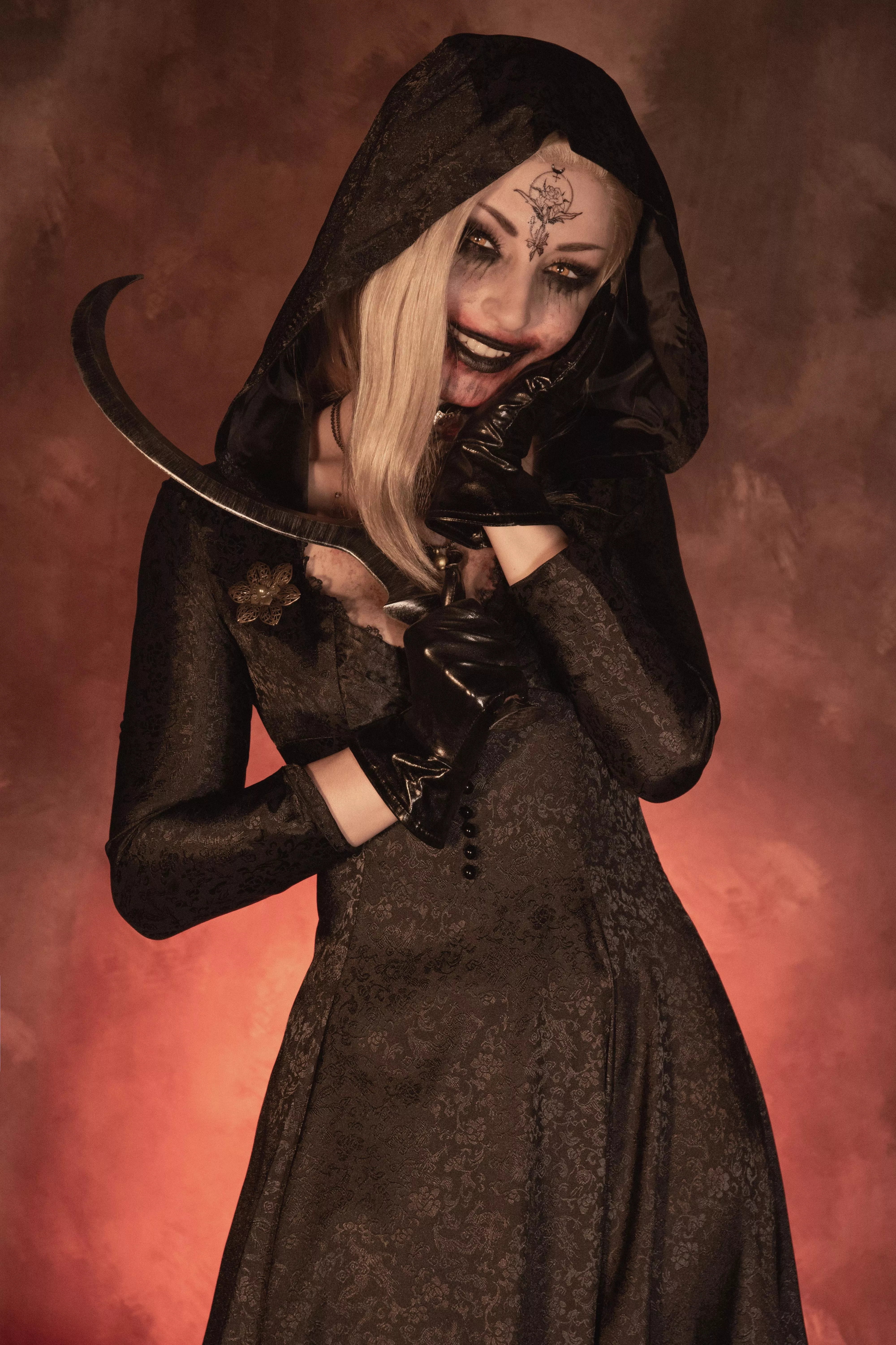 My Bela Dimitrescu cospaly from Resident Evil, do I scare you? (Shiroktsne)