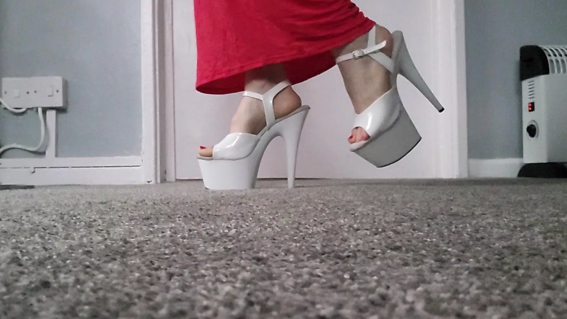 my favorite pair of heels I like too put on after a stressful day at work🔥🔥