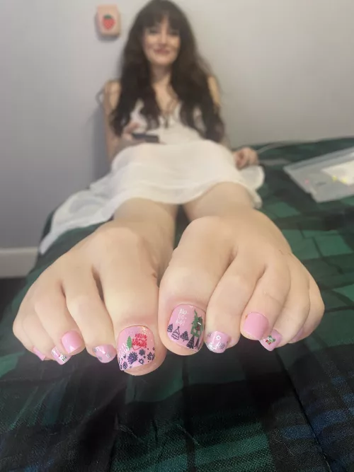 Pink toes