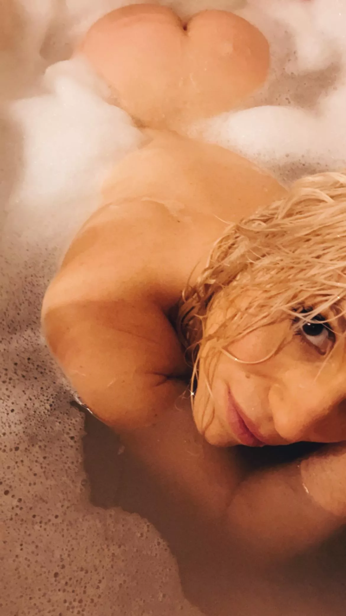 Plenty of room in this bath for someone else.