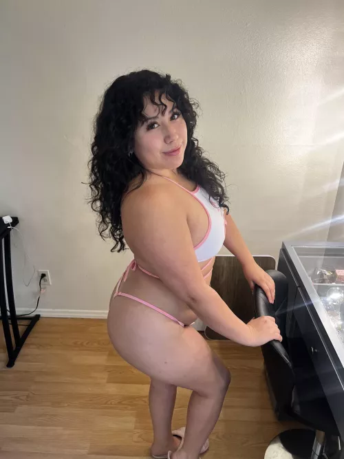 Pops right out of that little skirt