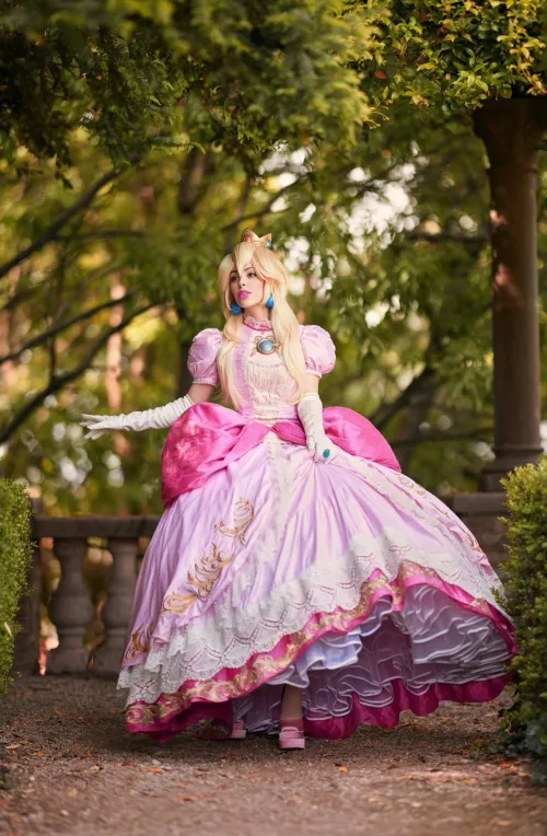 Princess Peach (By Nadyasonika)