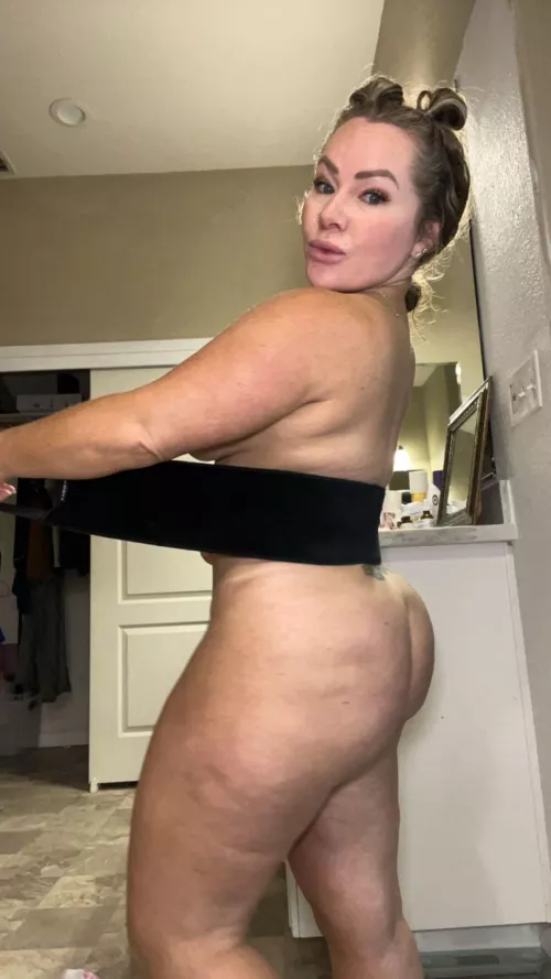 Self tan with me, can you get my back?