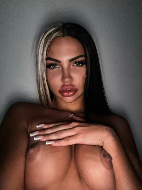 Selfies in the dark after daddy's gone to bed