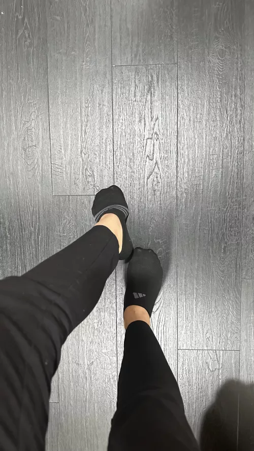 Selling (US based-Free shipping) Proof of wear and tracking info included