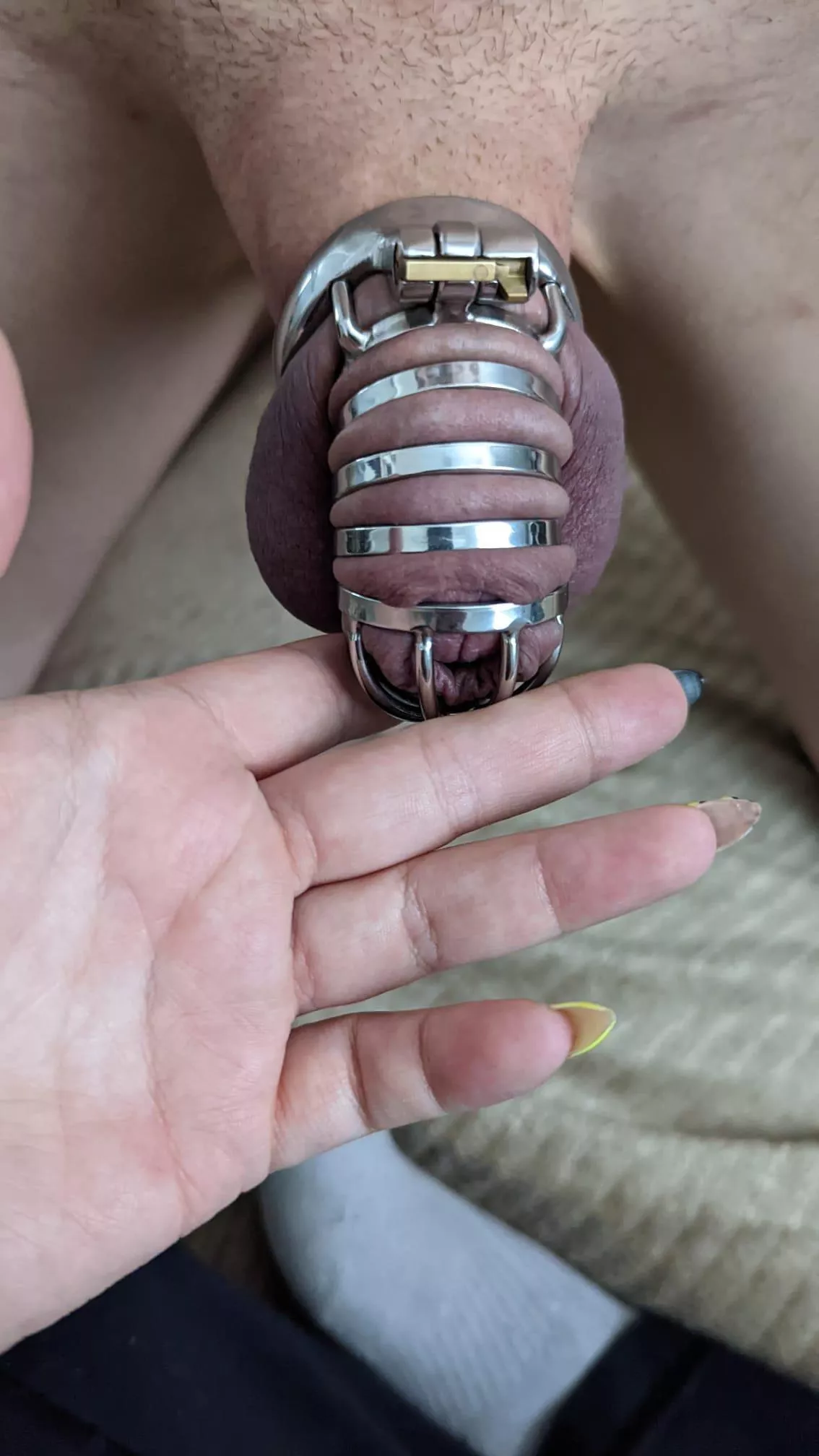 Should I be your keyholder and lock you up ?😈