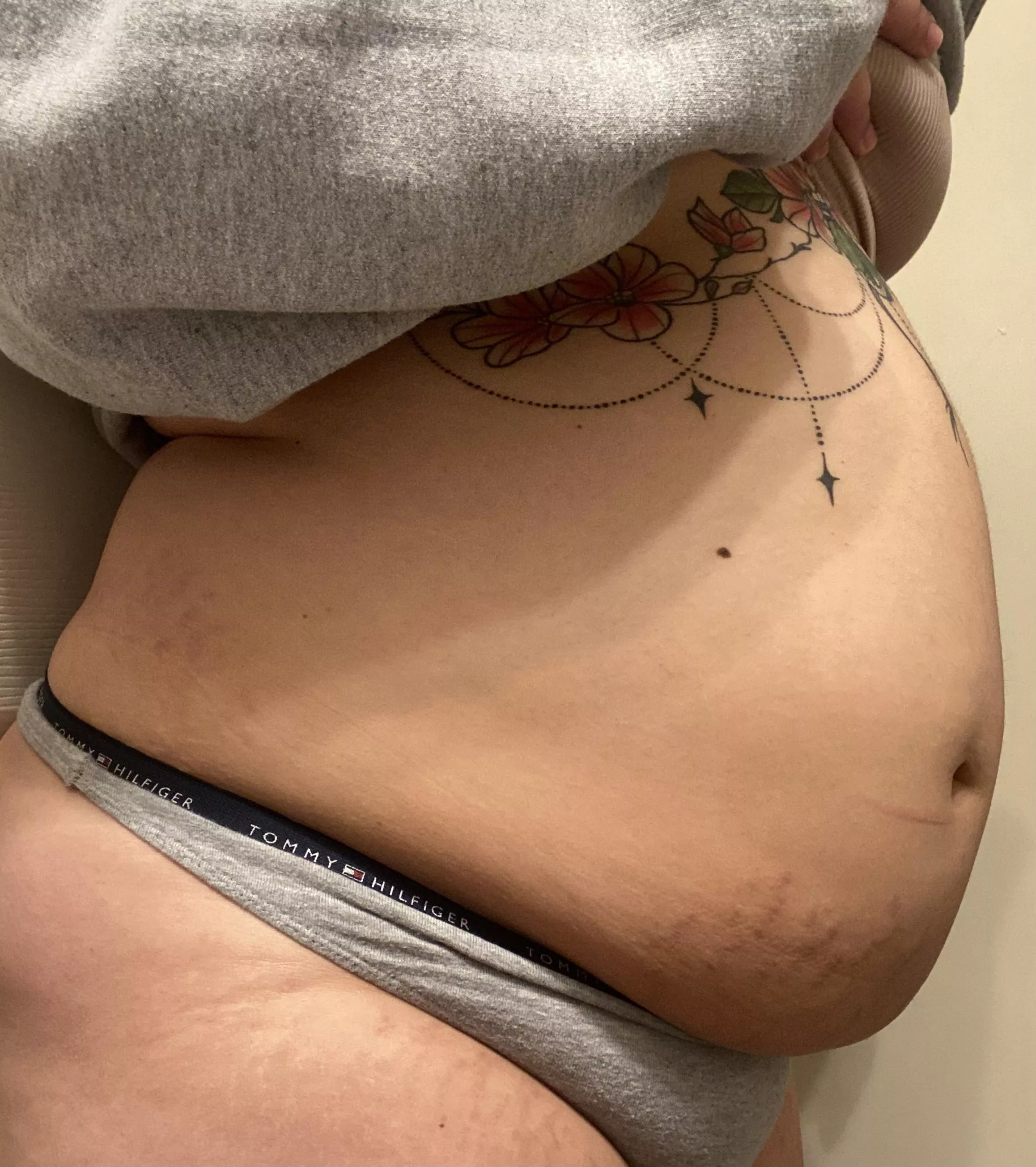 Started rubbing lotion when i’m super bloated 😩