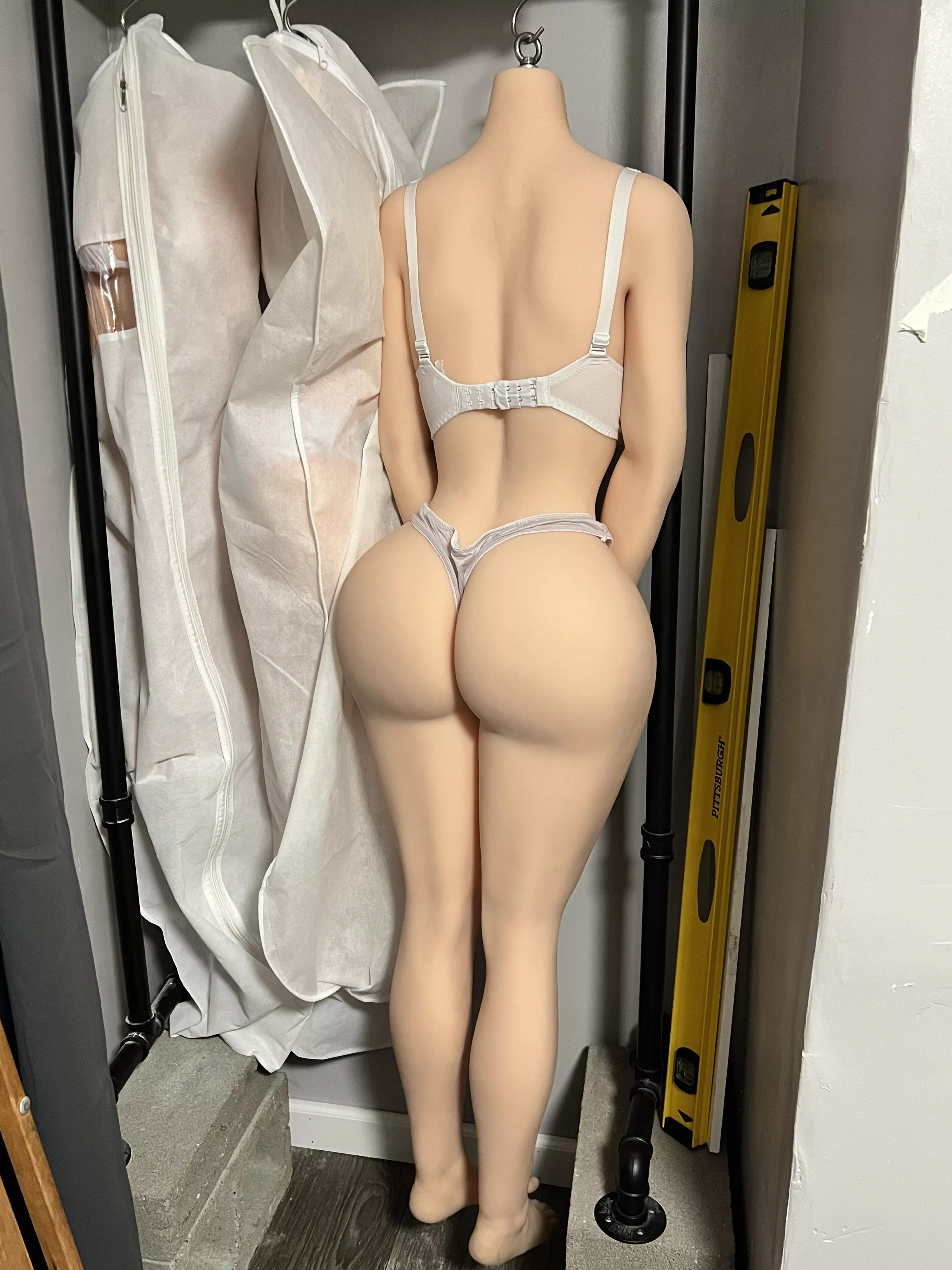 130 lbs of hanging f*ck meat