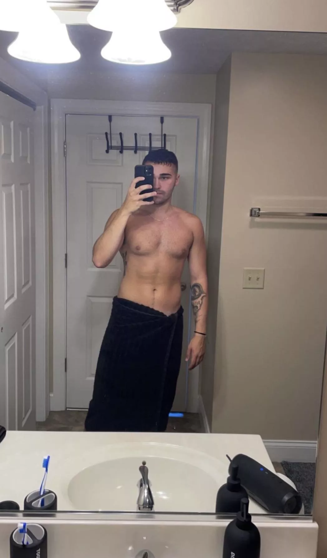 23 m college. Muscular or hung guys add: m_le2000