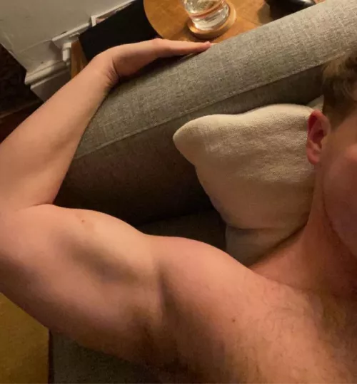 32 bi verbal beefy bro here. Can be dominant. Looking to cum on videochat. Must show face. DogDaddy_2022