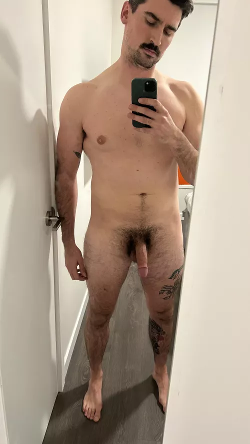 [32] Dilf material?