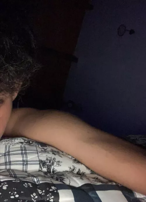 About to cum been edging for 8 hours need a thick bottom live snap call