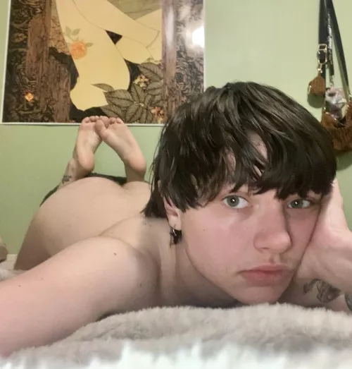 am I delusional or can u guys see a lil fuzz stache comin in too? 🤔