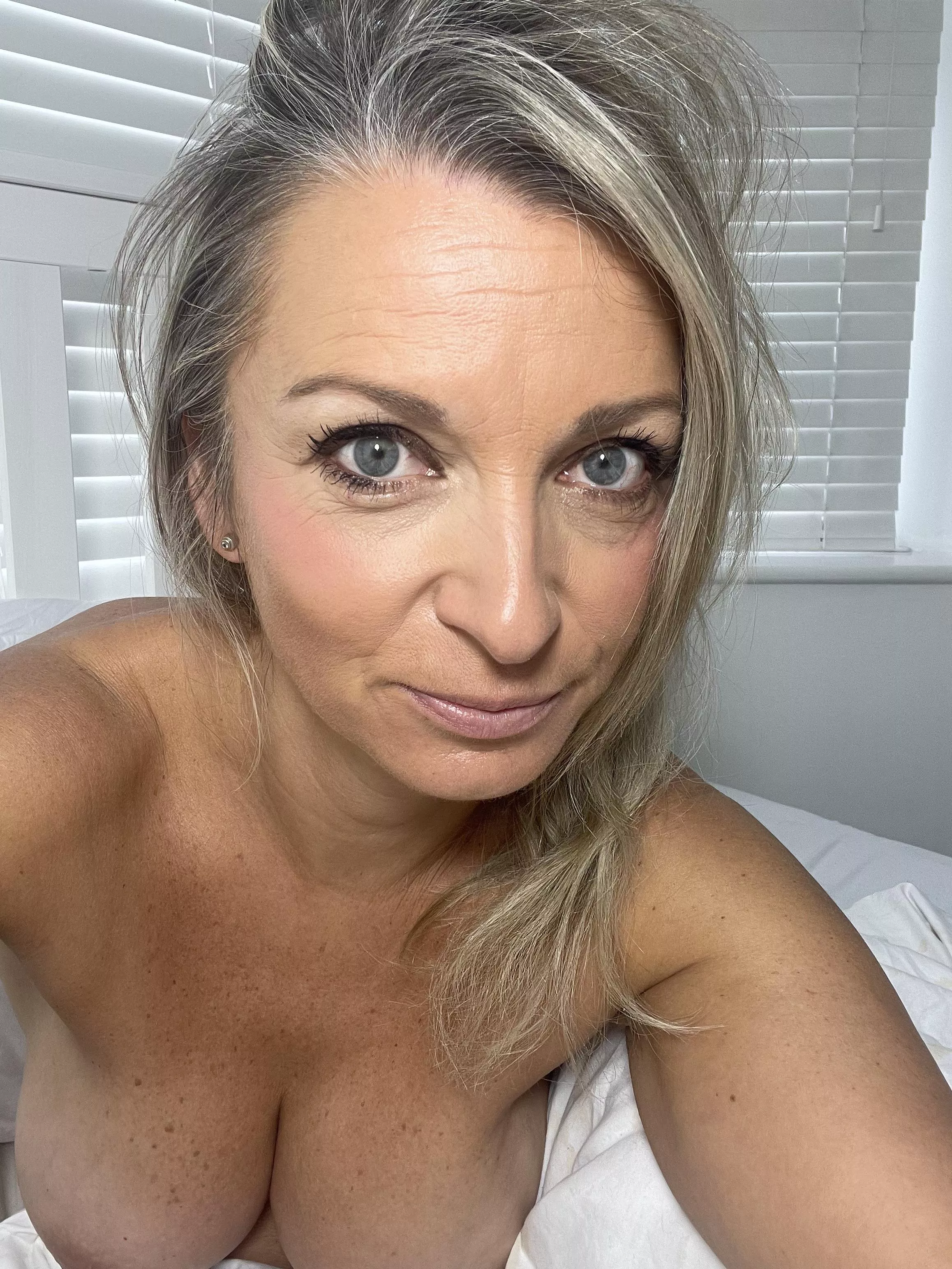 Big eyes.. big boobs..