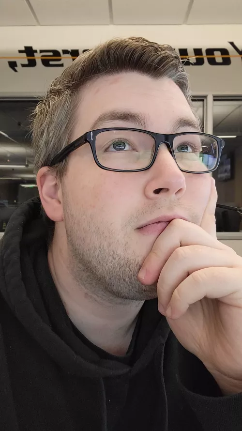 Bored at work... Anyone up for a chat? DMs open?