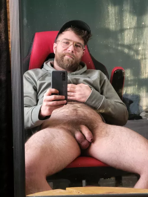 Come, let's leave work early and play instead [33]