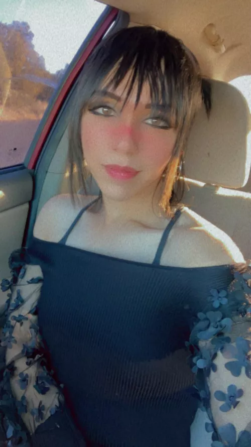 How’s your Saturday? 🖤