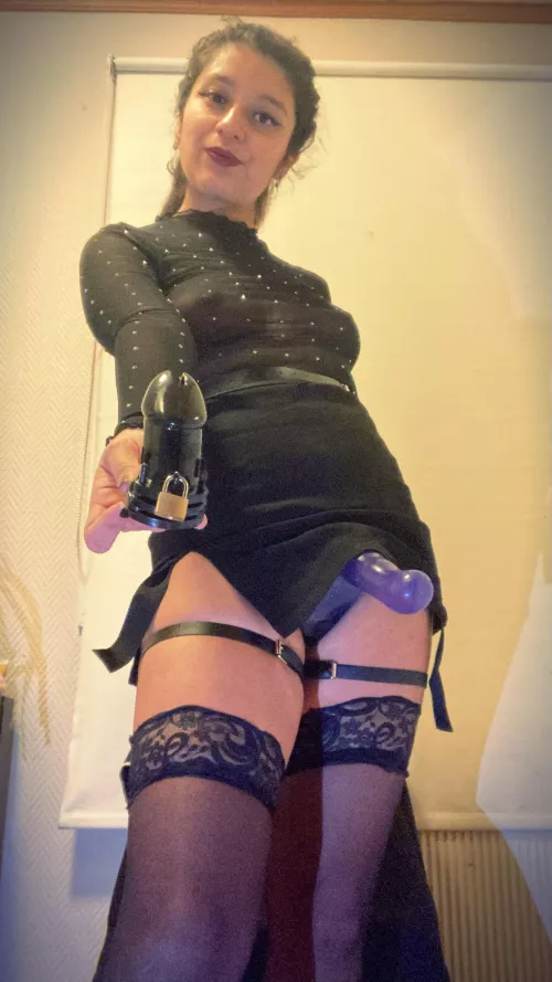 I enjoy a lot watching my lockee’s face begging me to free him but not saying the safeword 🤭